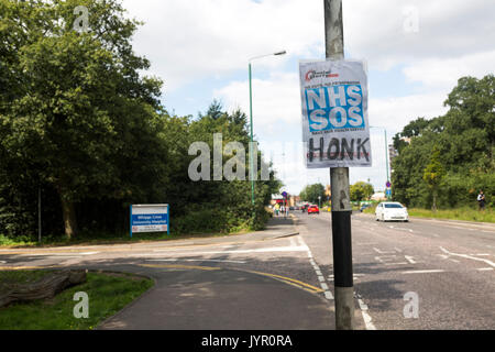 SOS NHS affiche à l'extérieur de Whipps Cross Hospital à traverser Leytonstone, East London. Banque D'Images