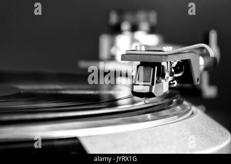 Avec platine hi-fi noir Cartouche Coffret en action, dj, audio Banque D'Images