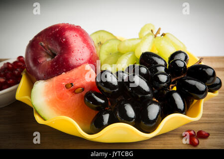 Fruits, fruits frais pour le petit-déjeuner, les fruits sains, fruits, coupe de fruits Banque D'Images