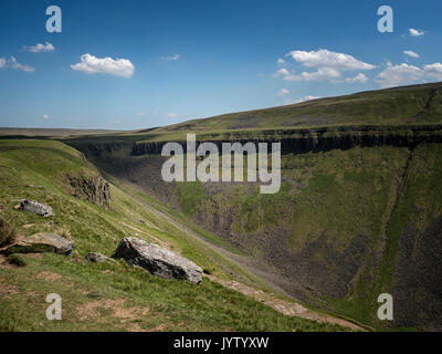 Tasse haute Nick, un classique de la vallée glaciaire en forme de U sur l'ouest de la North Pennines Area of Outstanding Natural Beauty Banque D'Images