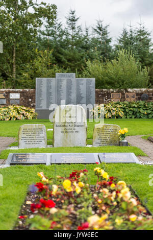 Lockerbie, Écosse, Royaume-Uni - 19 août 2017 : Le jardin du souvenir pour les victimes de la catastrophe aérienne de Lockerbie dans Dryfesdale cimetière, Lockerbie. Banque D'Images