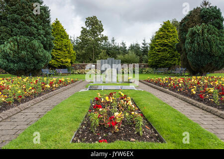 Lockerbie, Écosse, Royaume-Uni - 19 août 2017 : Le jardin du souvenir pour les victimes de la catastrophe aérienne de Lockerbie dans Dryfesdale cimetière, Lockerbie. Banque D'Images