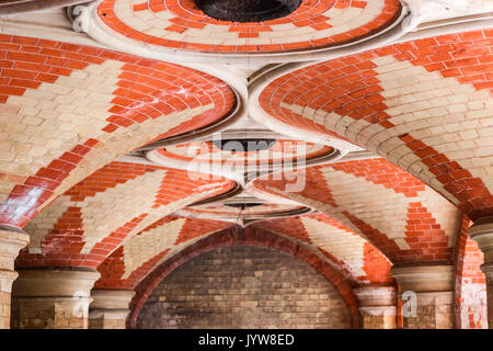 Londres, UK - 2 août 2017 - Le Palais de Cristal du métro, un ancien tunnel piétonnier victorienne dans le sud de Londres Banque D'Images