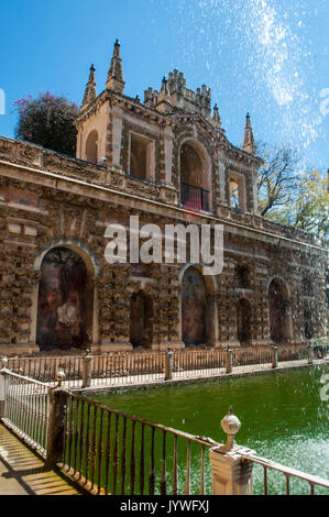 Espagne : Fuente de Mercurio, la Fontaine de mercure dans les jardins de l'Alcazar de Séville, le palais royal exemple exceptionnel de l'architecture mudéjar Banque D'Images
