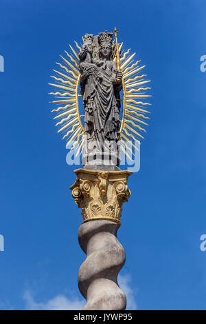 Broumov, République tchèque, colonne mariale sur la place principale Banque D'Images