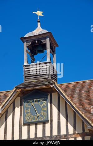 Igtham Mote, Manoir, Cour, Horloge et Bell, Sevenoaks, Kent, Angleterre, l'Europe, Banque D'Images