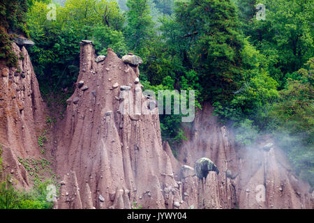 Pyramides de la terre dans la région de Padang, le Tyrol du Sud Banque D'Images