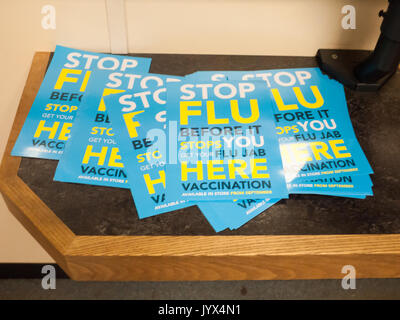 La grippe d'arrêt avant de s'arrêter sur la main vous comptoir ; Angleterre ; UK Banque D'Images