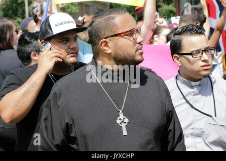 Boston, Massachusetts, USA. Août 19, 2017. Bostoniens marche vers la politique commune contre la haine raciale et président Trump et un groupe de ''la liberté de parole'' des manifestants qui ils considèrent comme Nazis. Credit : Kenneth Martin/ZUMA/Alamy Fil Live News Banque D'Images