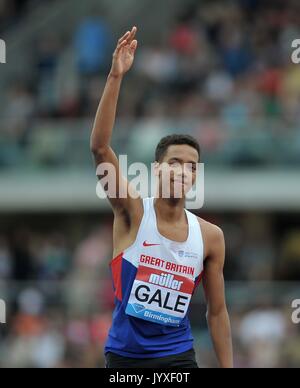 Birmingham, UK. 20e Août, 2017. Tom Gale (GBR) vagues aux fans qu'il termine dans la mens saut en hauteur. Grand Prix Muller l'athlétisme. Grand Prix de Birmingham. Alexander Stadium. Perry Barr. Birmingham. UK. 20/08/2017. Credit : Sport en images/Alamy Live News Banque D'Images