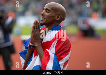 Birmingham, UK. 20e Août, 2017. Sir Mo Farah célèbre après sa victoire du 3000m à l'Alexander Stadium ; son dernier jamais UK track event. Crédit : Michael Buddle/Alamy Live News Banque D'Images