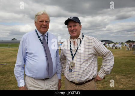 Biggin Hill, Royaume-Uni. 20e Août, 2017. Randolph Churchill, Sir Winston Churchill, le petit-fils et sa famille assister à la deuxième journée de l'aéroport de Biggin Hill London Festival of Flight. L'airshow cette année est répartie sur deux jours avec des foules immenses attend les deux jours.Le point culminant de la journée a été un écran par le célèbre des flèches rouges. Il y a l'avion statique ainsi que des parades aériennes ainsi qu'une fête foraine, stands, reconstitution de guerre les gens et beaucoup plus de divertir la famille Crédit : Keith Larby/Alamy Live News Banque D'Images