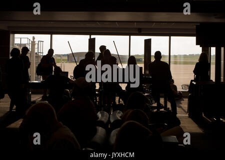 Kansas City, Kansas, USA. 26 juillet, 2017. Passagers attendent pour un retard de vol Southwest Airlines à l'aéroport international de Kansas City. Crédit : Alex Edelman/ZUMA/Alamy Fil Live News Banque D'Images