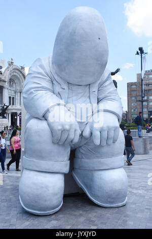 La ville de Mexico, Mexique, 20 août 2017. L'artiste plastique Rodrigo de la Sierra afficher 15 pièces Monumentals fait de bronze à l'exposition 'Timo entre le peuple' inspiré par le personnage de la fable. Credit : SOPA/Alamy Images Limited Live News Banque D'Images