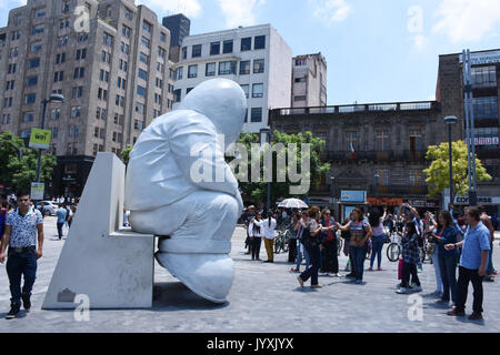 La ville de Mexico, Mexique, 20 août 2017. L'artiste plastique Rodrigo de la Sierra afficher 15 pièces Monumentals fait de bronze à l'exposition 'Timo entre le peuple' inspiré par le personnage de la fable. Credit : SOPA/Alamy Images Limited Live News Banque D'Images