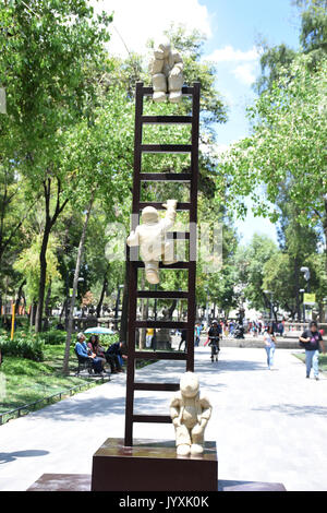 La ville de Mexico, Mexique, 20 août 2017.L'artiste plastique Rodrigo de la Sierra afficher 15 pièces Monumentals fait de bronze à l'exposition 'Timo entre le peuple' inspiré par le personnage de la fable. Credit : SOPA/Alamy Images Limited Live News Banque D'Images