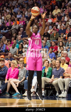 Uncasville, Connecticut, USA. 20 août, 2017. Shekinna Stricklen Connecticut Sun guard (40) pousses durant le match de basket-ball WNBA entre les Phoenix Mercury et le Connecticut Sun au Mohegan Sun Arena. Arizona Phoenix défait 94-66. Chris Poss/Alamy Live News Banque D'Images