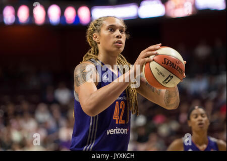 Uncasville, Connecticut, USA. 20 août, 2017. Brittney Griner Centre Phoenix Mercury (42) tire un coup franc pendant le match de basket-ball WNBA entre les Phoenix Mercury et le Connecticut Sun au Mohegan Sun Arena. Arizona Phoenix défait 94-66. Chris Poss/Alamy Live News Banque D'Images