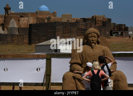 Sculpture de sable près de précession Saray-batu centre culturel en région d'Astrakhan Banque D'Images