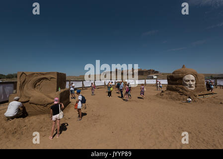 Sculpture de sable près de précession Saray-batu centre culturel en région d'Astrakhan Banque D'Images