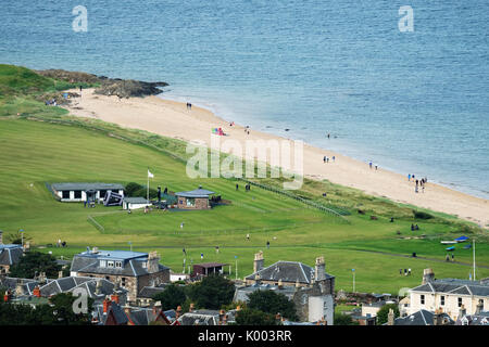 Vue de North Berwick Law à la recherche sur l'Ouest Links golf course in North Berwick East Lothian, Ecosse. Banque D'Images