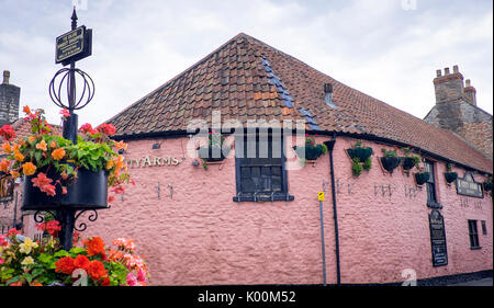 Pub rose dans la ville de Wells, Somerset Banque D'Images