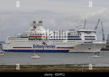 Brittany Ferries Normandie cruise ferry part le port de Portsmouth Banque D'Images