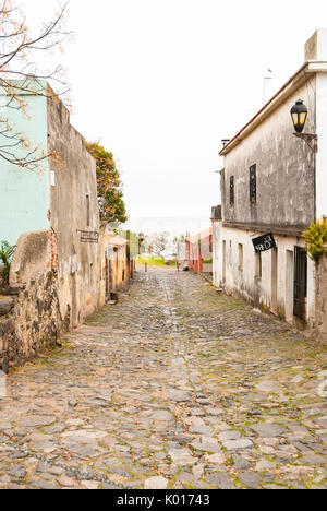 Calle de los Suspiros (rue des soupirs) à Colonia del Sacramento, Uruguay. Site du patrimoine mondial de l'UNESCO Banque D'Images