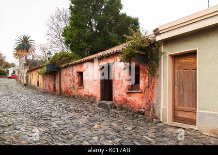 Calle de los Suspiros (rue des soupirs) à Colonia del Sacramento, Uruguay. Site du patrimoine mondial de l'UNESCO Banque D'Images