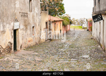 Calle de los Suspiros (rue des soupirs) à Colonia del Sacramento, Uruguay. Site du patrimoine mondial de l'UNESCO Banque D'Images