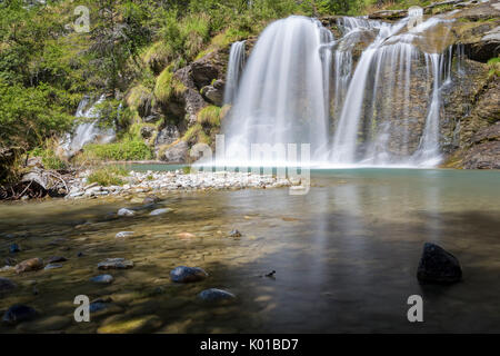 Les cascades de la rivière Devero à Devero ai Ponti, Alpe Devero, vallée Antigorio, Piémont, Italie. Banque D'Images