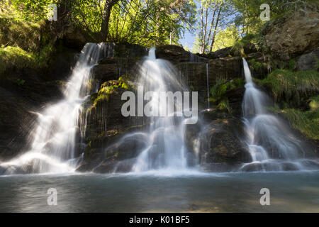 Les cascades de la rivière Devero à Devero ai Ponti, Alpe Devero, vallée Antigorio, Piémont, Italie. Banque D'Images