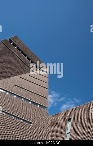 Low angle view of Tate Modern, mettre House Londres Banque D'Images