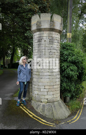 Porte à créneaux post en Painswick, Angleterre Banque D'Images