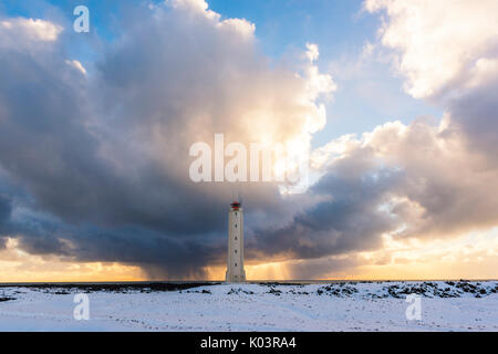 Péninsule de snæfellsnes, dans l'ouest de l'Islande, Islande. Malariff phare en hiver. Banque D'Images