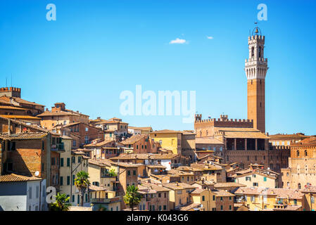 La ville de Sienne, vue aérienne avec la Torre del Mangia, Toscane, Italie Banque D'Images