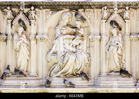 Détail de Fonte Gaia (fontaine de joie) sur la Piazza del Campo (Campo Square), à Sienne. La toscane, italie Banque D'Images