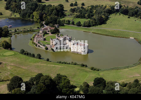 Une vue aérienne de Leeds Castle, dans le Kent. Banque D'Images