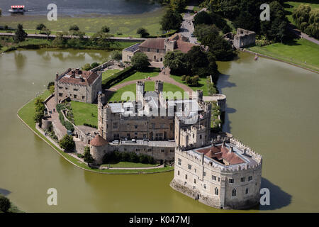 Une vue aérienne de Leeds Castle, dans le Kent. Banque D'Images