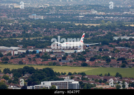 Un Airbus A380 de British Airways en approche à l'aéroport Heathrow de Londres Banque D'Images