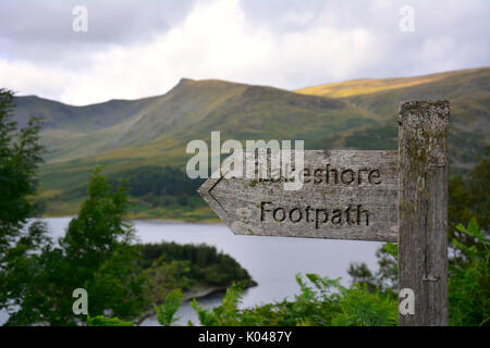 Panneau pour les marcheurs, Lake District, Cumbria, Royaume-Uni Banque D'Images