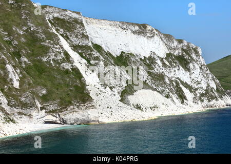 Falaise de craie en ruine avec des talus érodés mer formations cône de mupe bay vers arish mell sur la côte jurassique du Dorset, uk Banque D'Images