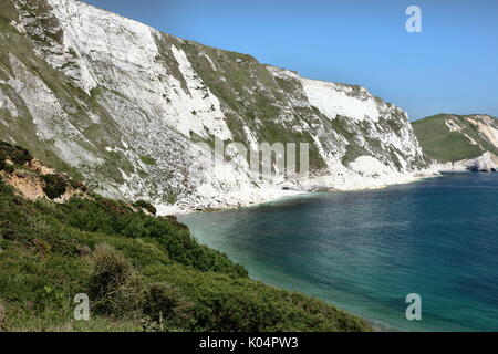 Falaise de craie en ruine avec des talus érodés mer formations cône de mupe bay vers arish mell sur la côte jurassique du Dorset, uk Banque D'Images