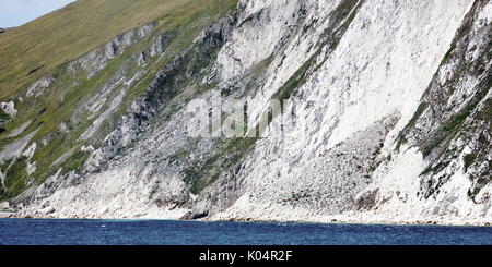 Falaise de craie en ruine avec des talus érodés mer formations cône de mupe bay vers arish mell sur la côte jurassique du Dorset, uk Banque D'Images