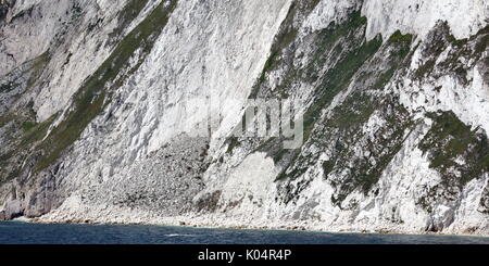 Falaise de craie en ruine avec des talus érodés mer formations cône de mupe bay vers arish mell sur la côte jurassique du Dorset, uk Banque D'Images