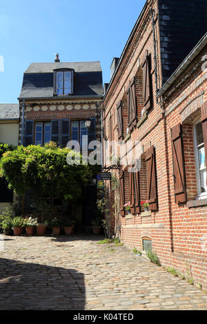 Rue de la porte de Nevers, saint valery sur Somme, Somme, hauts de france, france Banque D'Images