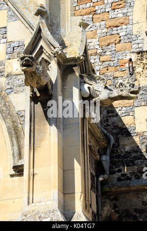 Les gargouilles sur l'Eglise saint Martin à la place Saint Martin, saint valery sur Somme, Somme, hauts de france, france Banque D'Images