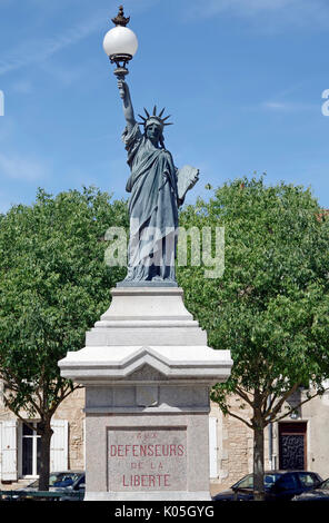 Poitiers, France, réplique de la Statue de la liberté, dédié à la défense de la liberté, et commémorant Jean-Baptiste Breton. Banque D'Images