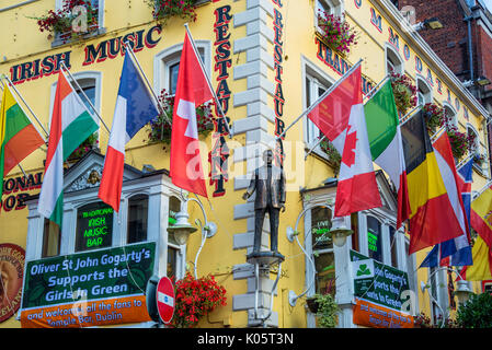 DUBLIN, IRLANDE - Août 12 : Oliver St John et pub Half-penny Bridge guesthouse, près de Temple bar, à Dublin, Irlande Banque D'Images