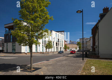 Les styles architecturaux très variés de maisons et appartements formant une partie de l'éco-conception du développement à Upton en banlieue de Northampton, England, UK Banque D'Images